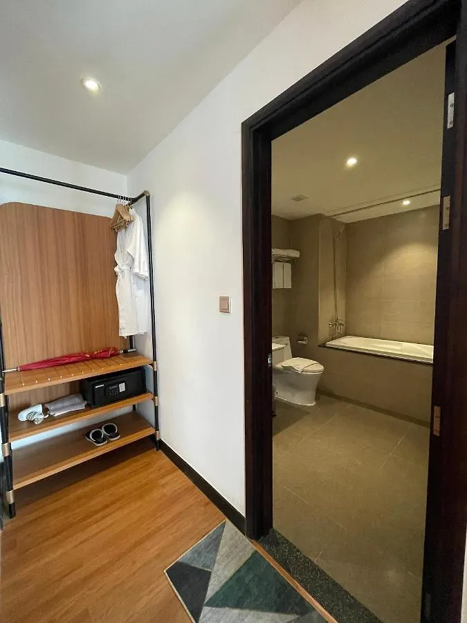Majestic Premium Hotel Нячанг