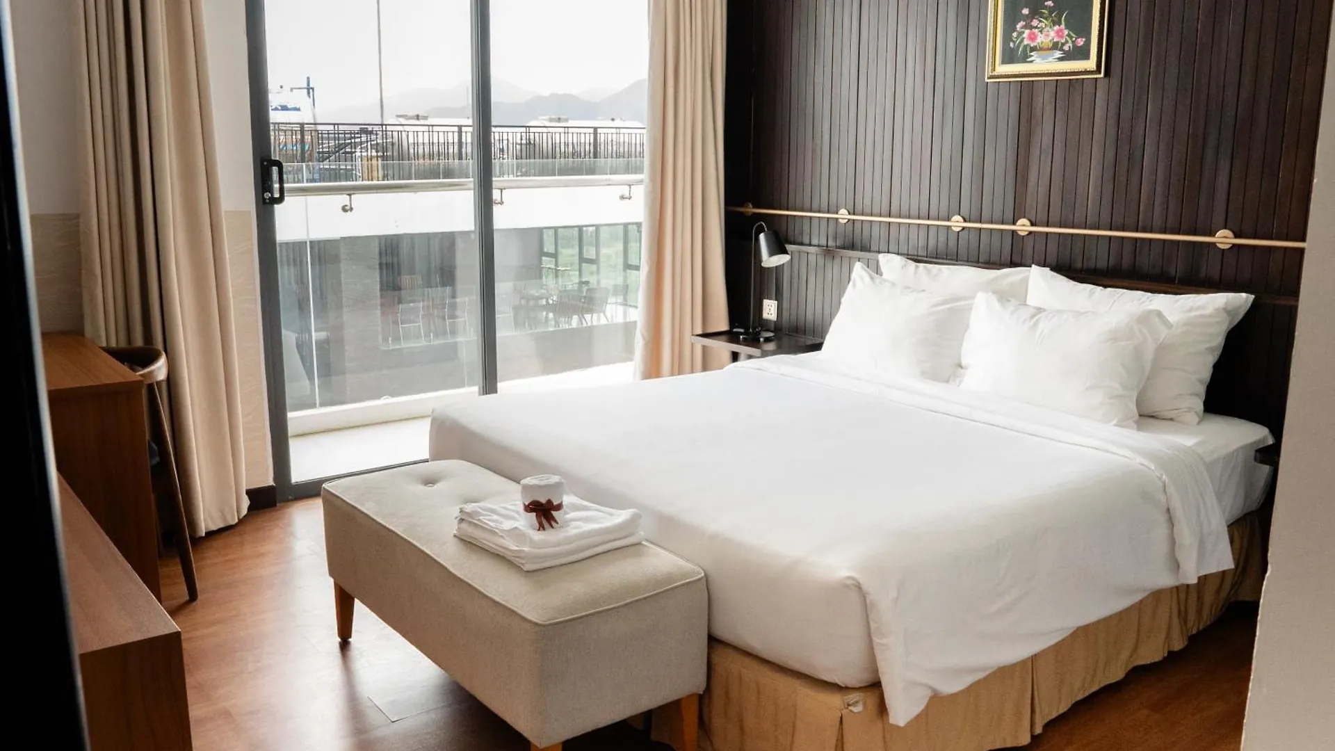 Majestic Premium Hotel Нячанг