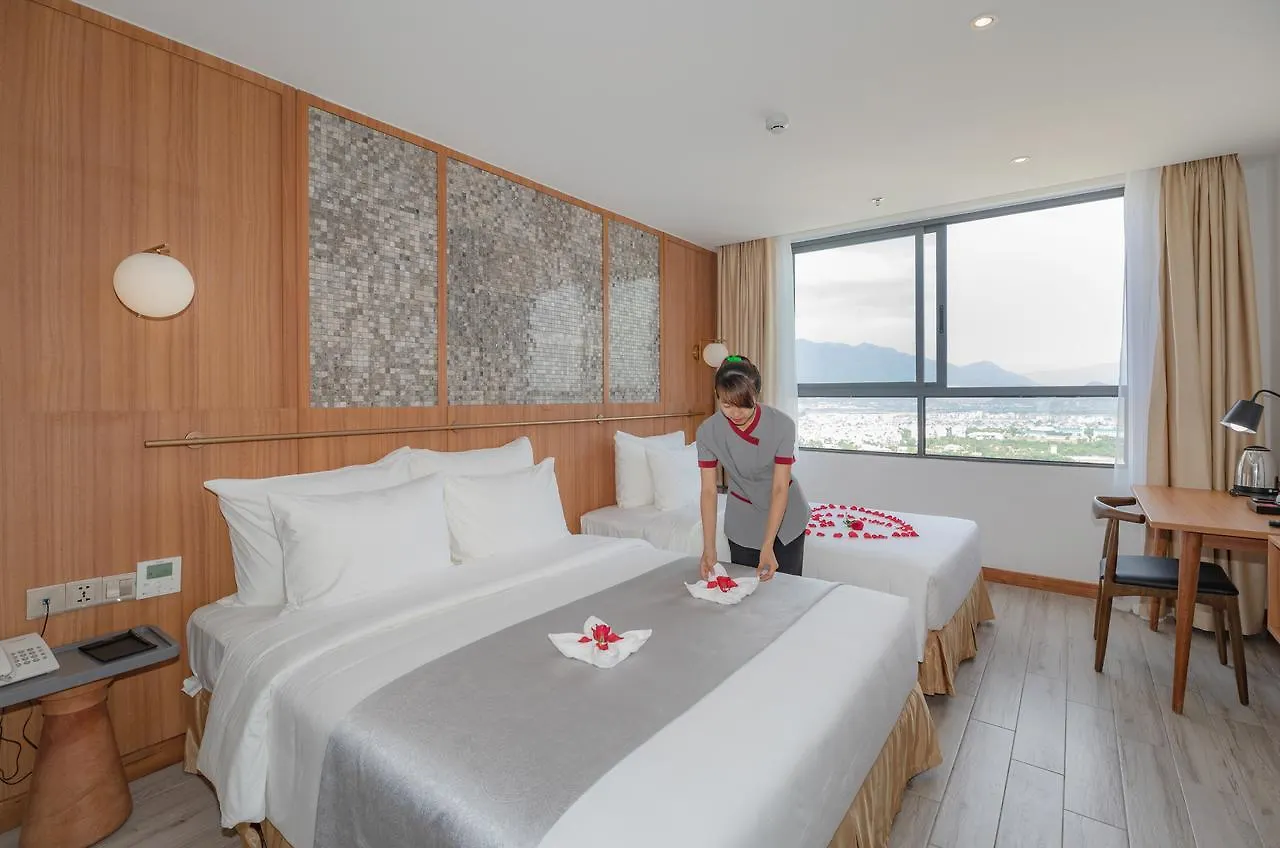Majestic Premium Hotel Нячанг