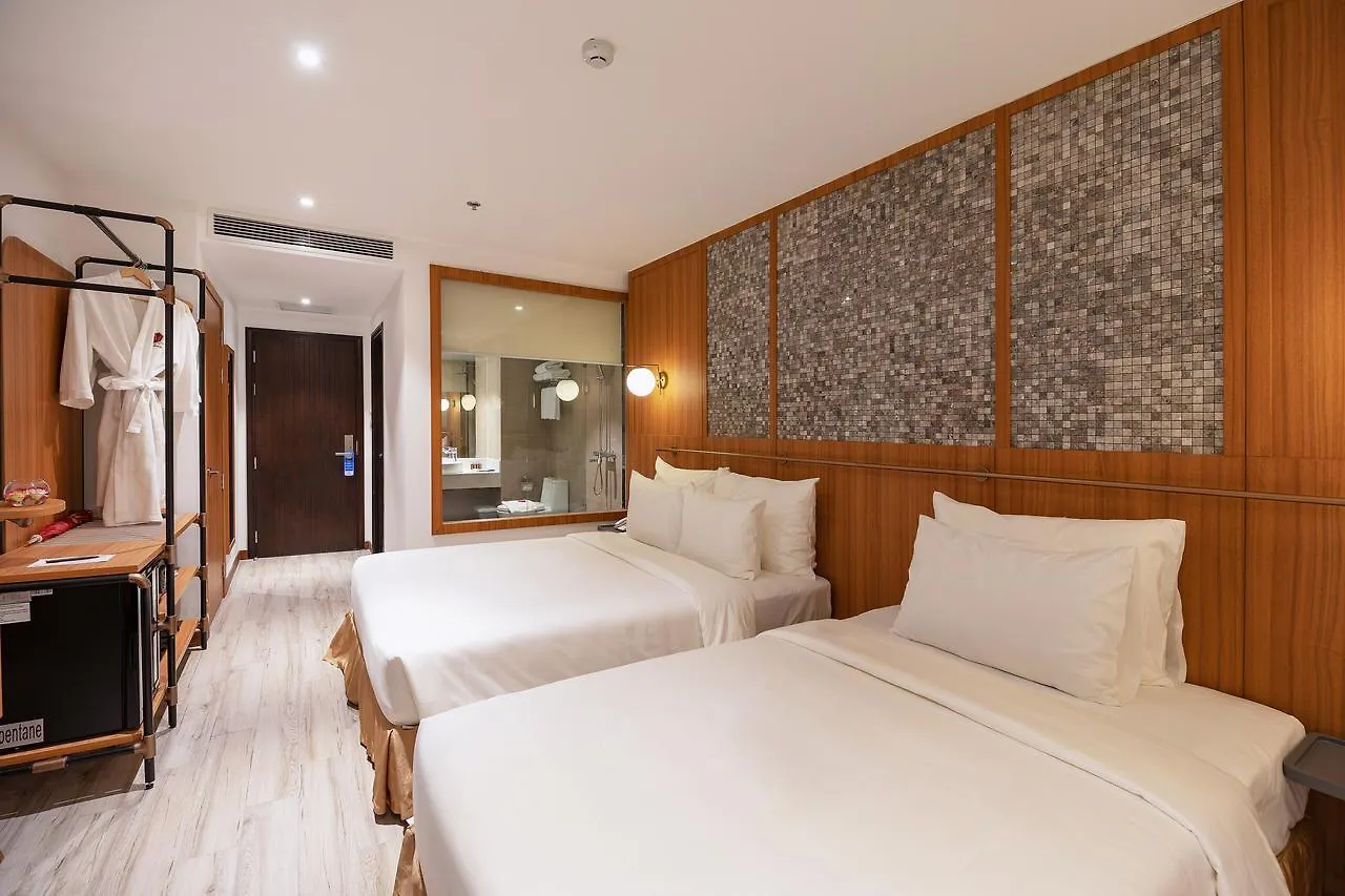 Majestic Premium Hotel Нячанг