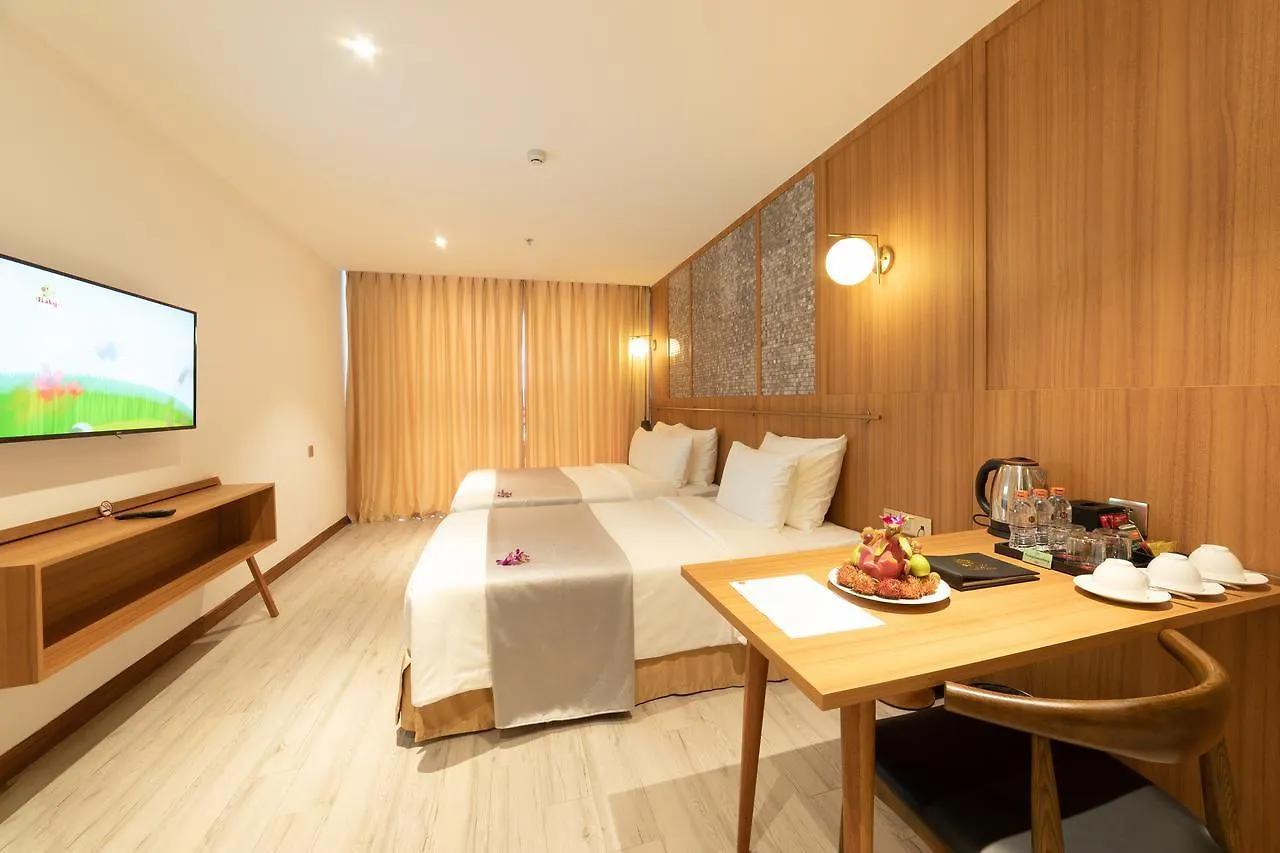 Majestic Premium Hotel Нячанг