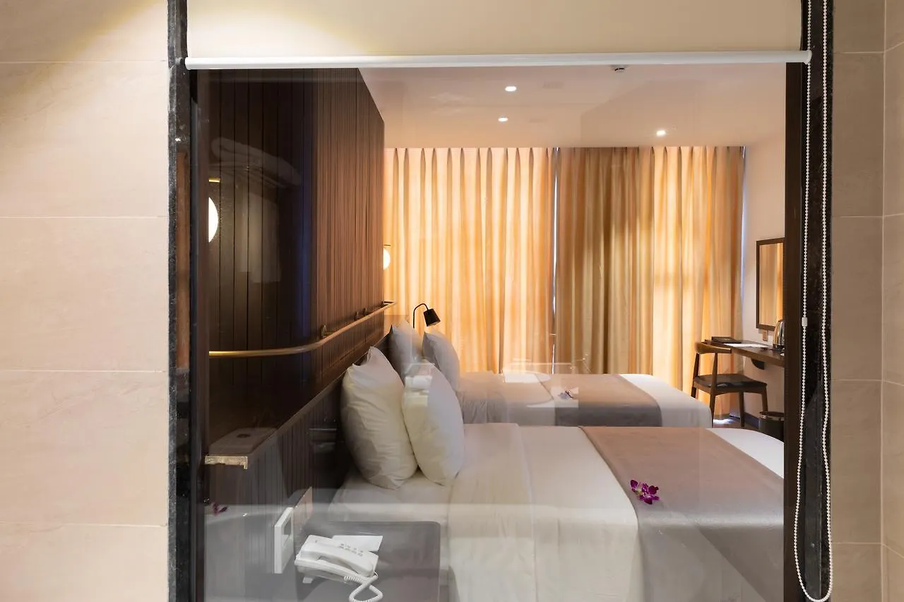 Majestic Premium Hotel Nha Trang 4*,